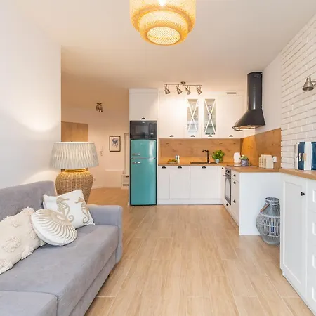 Turkus Z Basenem Apartman